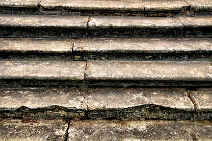 Cracky sidewalks on a stadium / museum can sometimes lead to unexpected injury. You can sue the landowner for property negligence. Contact now to know your rights.